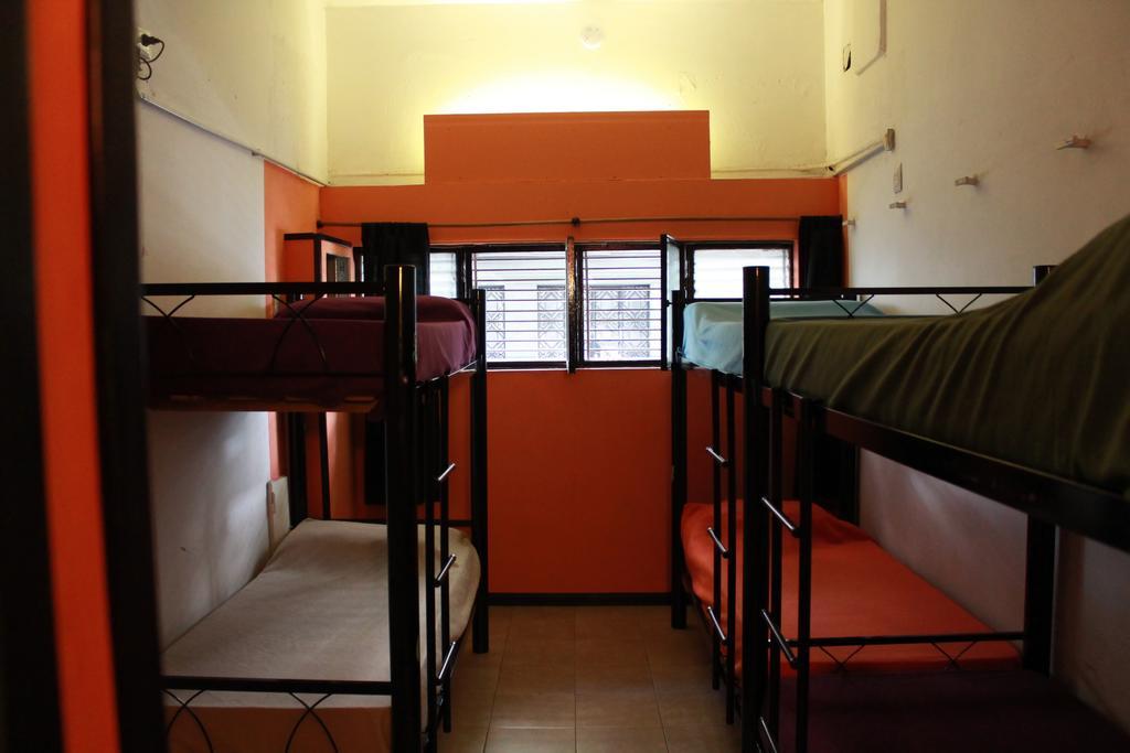 La Lechuza Hostel Rosario Exterior photo